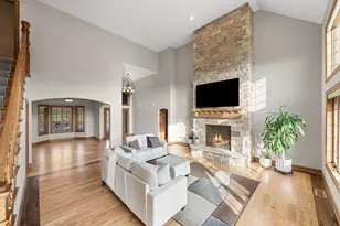 8955 Hillside Dr, Saint John, IN 46373 - Photo 7