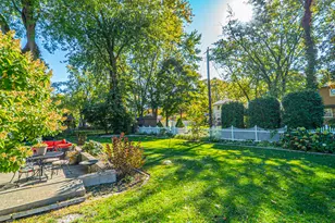 1324 Vivian Ln, Munster, IN 46321 - Photo 3