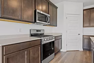 444 Fry St, Hebron, IN 46341 - Photo 5