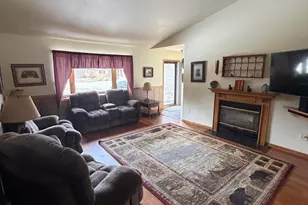 2639 E 9th Pl, Hobart, IN 46342 - Photo 5