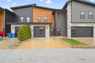 347 Sawgrass Dr, Crown Point, IN 46307 - Photo 1