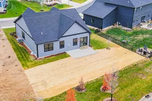 3004 Forestside Ln, Valparaiso, IN 46385 - Photo 23