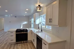 7325 Locust Ave, Gary, IN 46403 - Photo 21