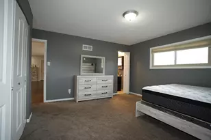 6092 Cleveland St, Merrillville, IN 46410 - Photo 17