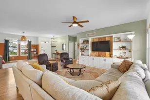 1732 Stellar St, Hobart, IN 46342 - Photo 5