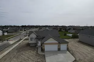 8240 Dylan Dr, Merrillville, IN 46410 - Photo 3