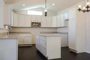 8246 Dylan Dr, Merrillville, IN 46410 - Photo 5