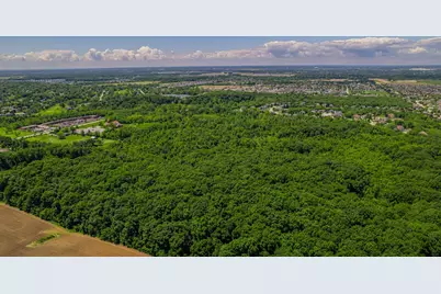 8910 E 109th Avenue, Crown Point, IN 46307 - Photo 5