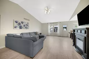 566 Fox Burrow Ct, Valparaiso, IN 46385 - Photo 3