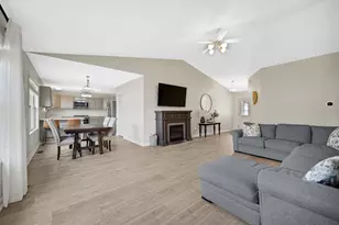 566 Fox Burrow Ct, Valparaiso, IN 46385 - Photo 5