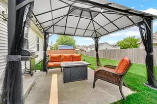 566 Fox Burrow Ct, Valparaiso, IN 46385 - Photo 19