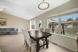 566 Fox Burrow Ct, Valparaiso, IN 46385 - Photo 7