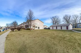 1253 Primrose Ln, Schererville, IN 46375 - Photo 3