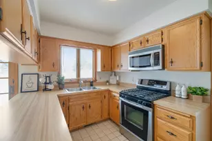 237 Blickview Dr, Schererville, IN 46375 - Photo 7