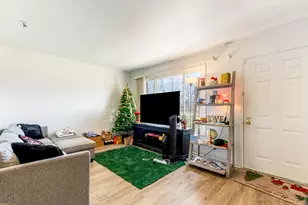 7636 Whitcomb St, Merrillville, IN 46410 - Photo 5