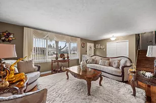 2400 W 59th Pl, Merrillville, IN 46410 - Photo 5