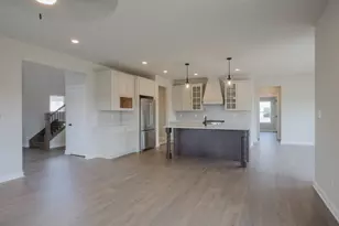 1861 Trailbrook Dr, Valparaiso, IN 46385 - Photo 7