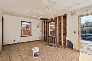 908 E 43rd Pl, Gary, IN 46409 - Photo 3