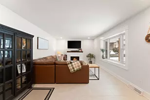 1011 Woodland Ct, Crown Point, IN 46307 - Photo 13