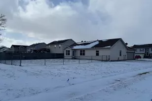 401 S Sutton Ave, Kouts, IN 46347 - Photo 5