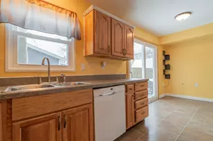 726 Fremont Rd, Valparaiso, IN 46385 - Photo 9