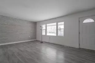 726 Fremont Rd, Valparaiso, IN 46385 - Photo 3