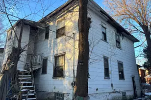 563 Pennsylvania St, Gary, IN 46402 - Photo 3