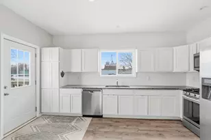 105 S Kimball St, Kouts, IN 46347 - Photo 5