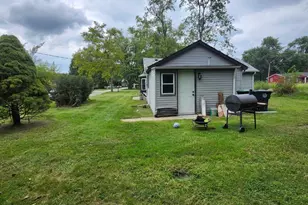 201 E 13th Pl, Hobart, IN 46342 - Photo 9