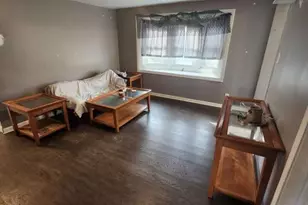 201 E 13th Pl, Hobart, IN 46342 - Photo 3