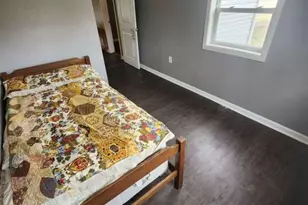 201 E 13th Pl, Hobart, IN 46342 - Photo 5