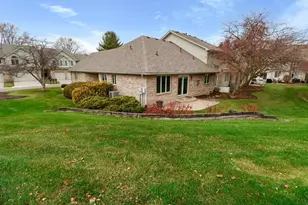 1055 Mission Hills Ct, Chesterton, IN 46304 - Photo 3