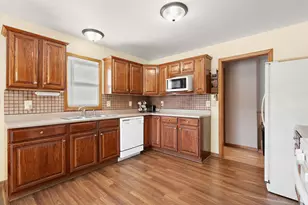 11609 Salyer Dr, Wheatfield, IN 46392 - Photo 9