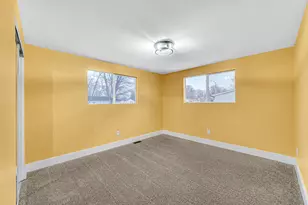 81 Lincoln Ave, Hobart, IN 46342 - Photo 13