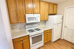 9814 Wildwood Ct, Highland, IN 46322 - Photo 5