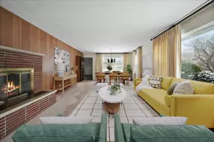 241 E 11th Pl, Hobart, IN 46342 - Photo 7