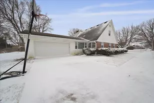 241 E 11th Pl, Hobart, IN 46342 - Photo 5