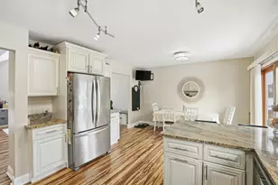 3001 Emerald Dr, Hobart, IN 46342 - Photo 9