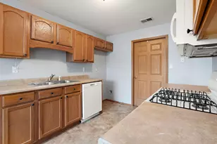 8214 Lincoln Cir, Merrillville, IN 46410 - Photo 5