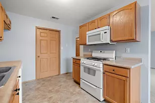 8214 Lincoln Cir, Merrillville, IN 46410 - Photo 7