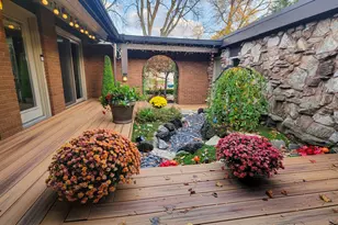 8134 Oakwood Ave, Munster, IN 46321 - Photo 5