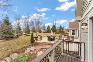 2309 Throughwoods Dr, Valparaiso, IN 46385 - Photo 11