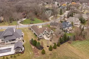 2309 Throughwoods Dr, Valparaiso, IN 46385 - Photo 3