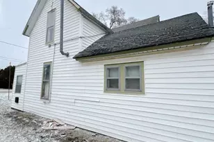 415 E Oak St, Rensselaer, IN 47978 - Photo 3