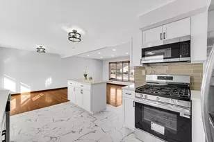 9220 Wildwood Dr, Highland, IN 46322 - Photo 7