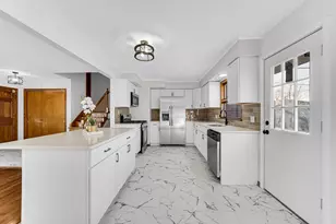 9220 Wildwood Dr, Highland, IN 46322 - Photo 3