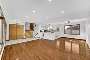 9220 Wildwood Dr, Highland, IN 46322 - Photo 11