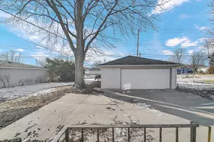 9220 Wildwood Dr, Highland, IN 46322 - Photo 33