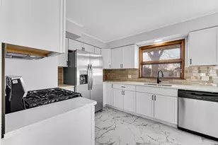 9220 Wildwood Dr, Highland, IN 46322 - Photo 5