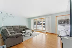 225 Dogwood Dr, Chesterton, IN 46304 - Photo 3